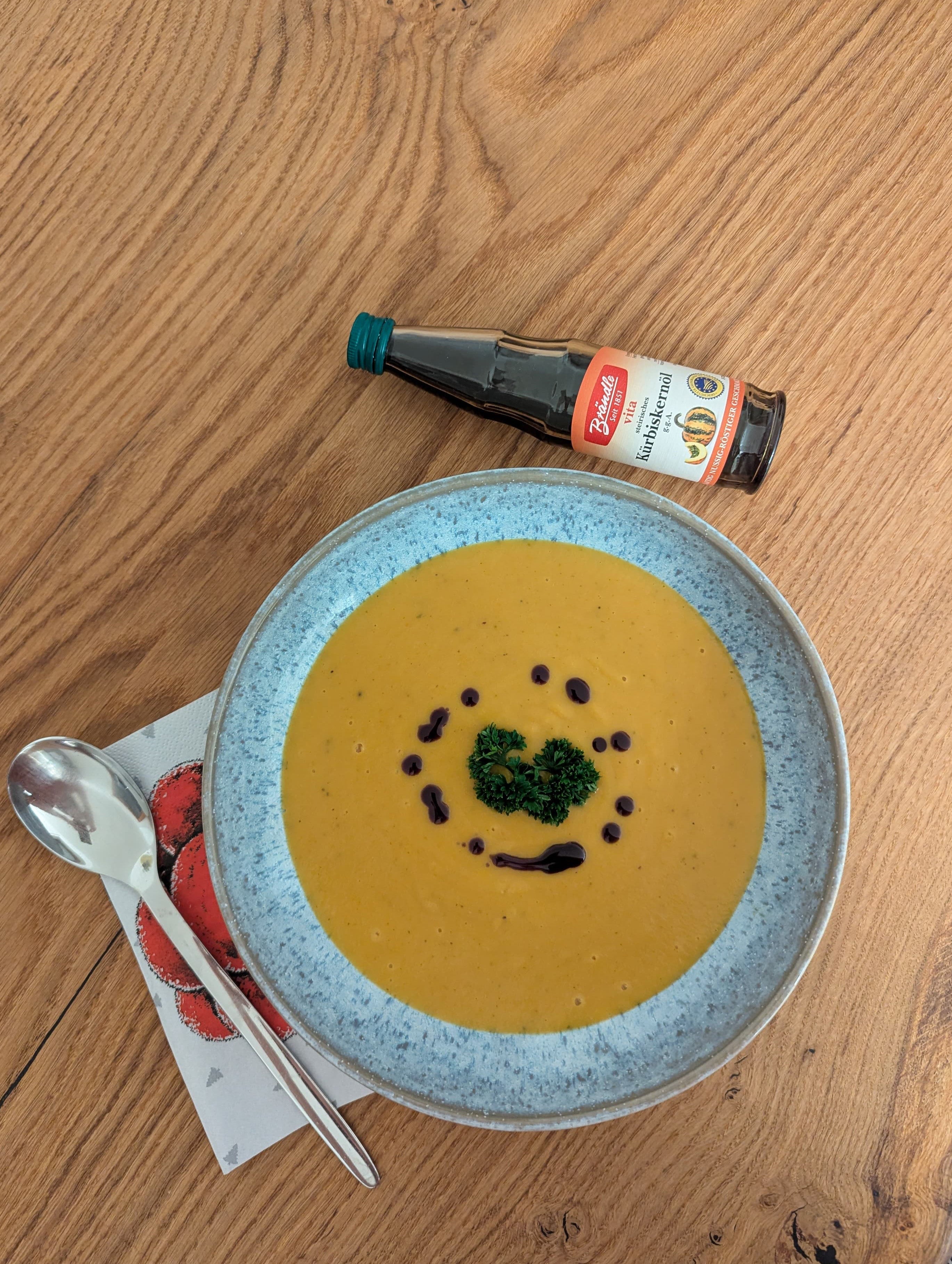 Potato and pumpkin foam soup