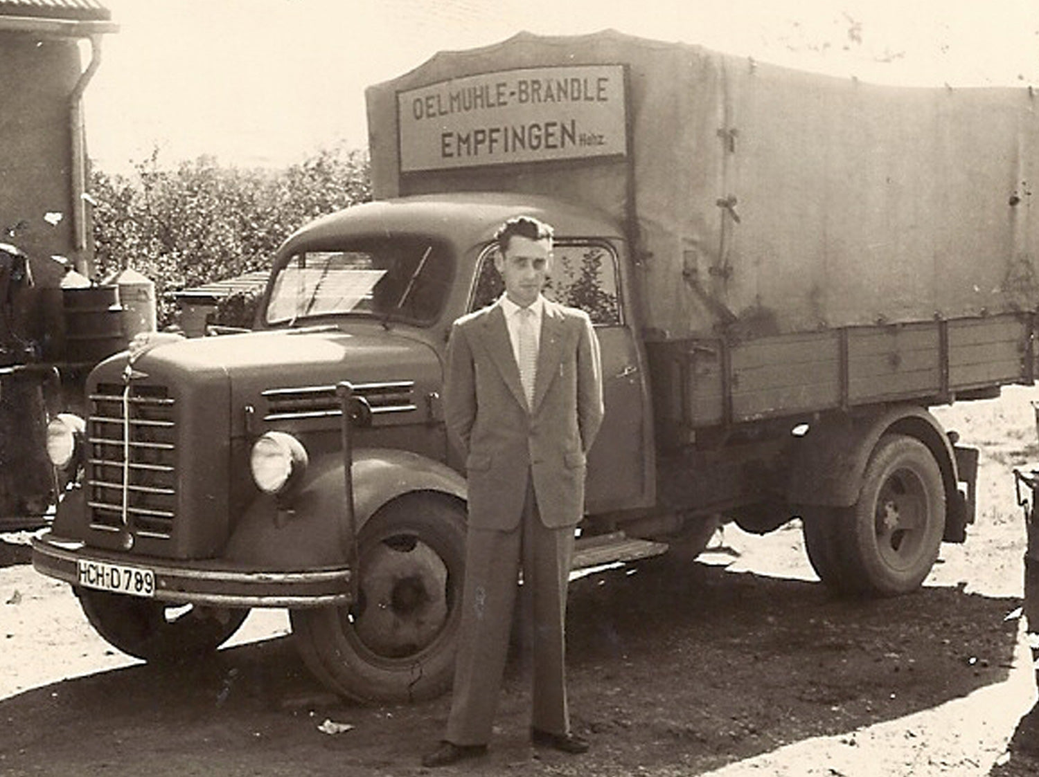 Brändle Geschichte - 1960-1985 - Pius Brändle mit seinem Lastwagen