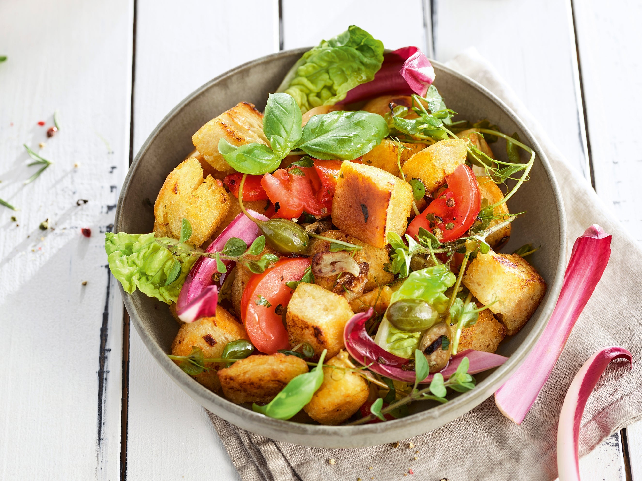 Italian bread salad with Brändle vita cold-pressed rapeseed oil